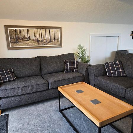 Beautiful Apartment With Private Pool Near Tenby Kilgetty Exterior photo
