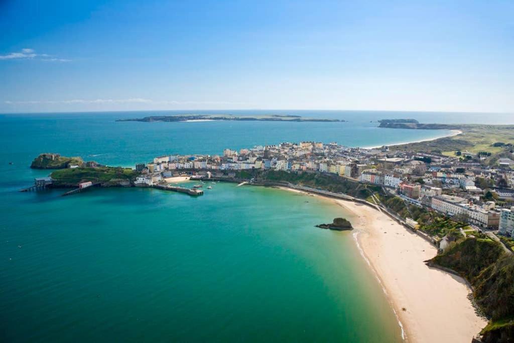 Beautiful Apartment With Private Pool Near Tenby Kilgetty Exterior photo