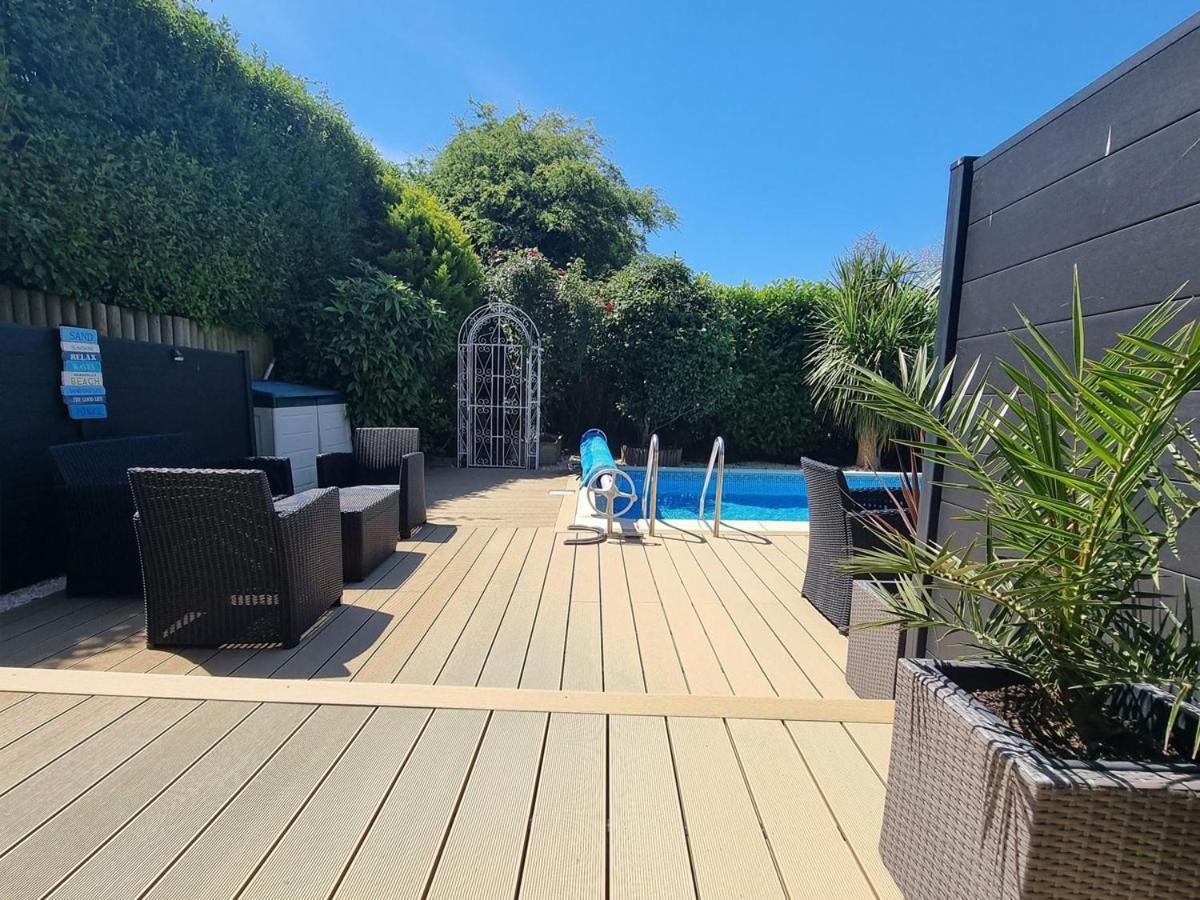 Beautiful Apartment With Private Pool Near Tenby Kilgetty Exterior photo