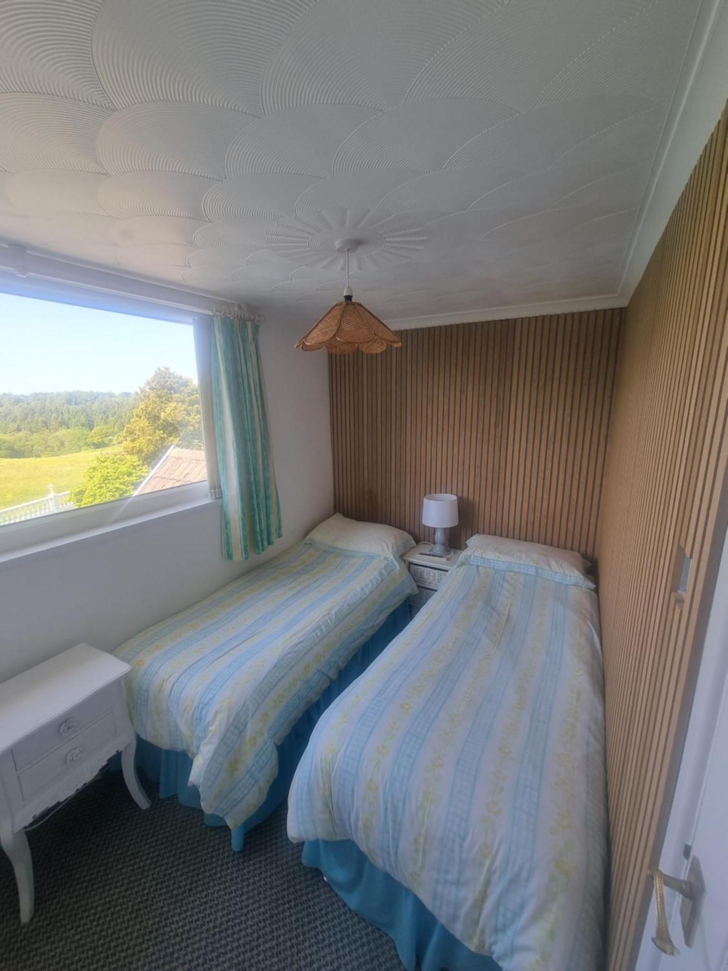 Beautiful Apartment With Private Pool Near Tenby Kilgetty Room photo