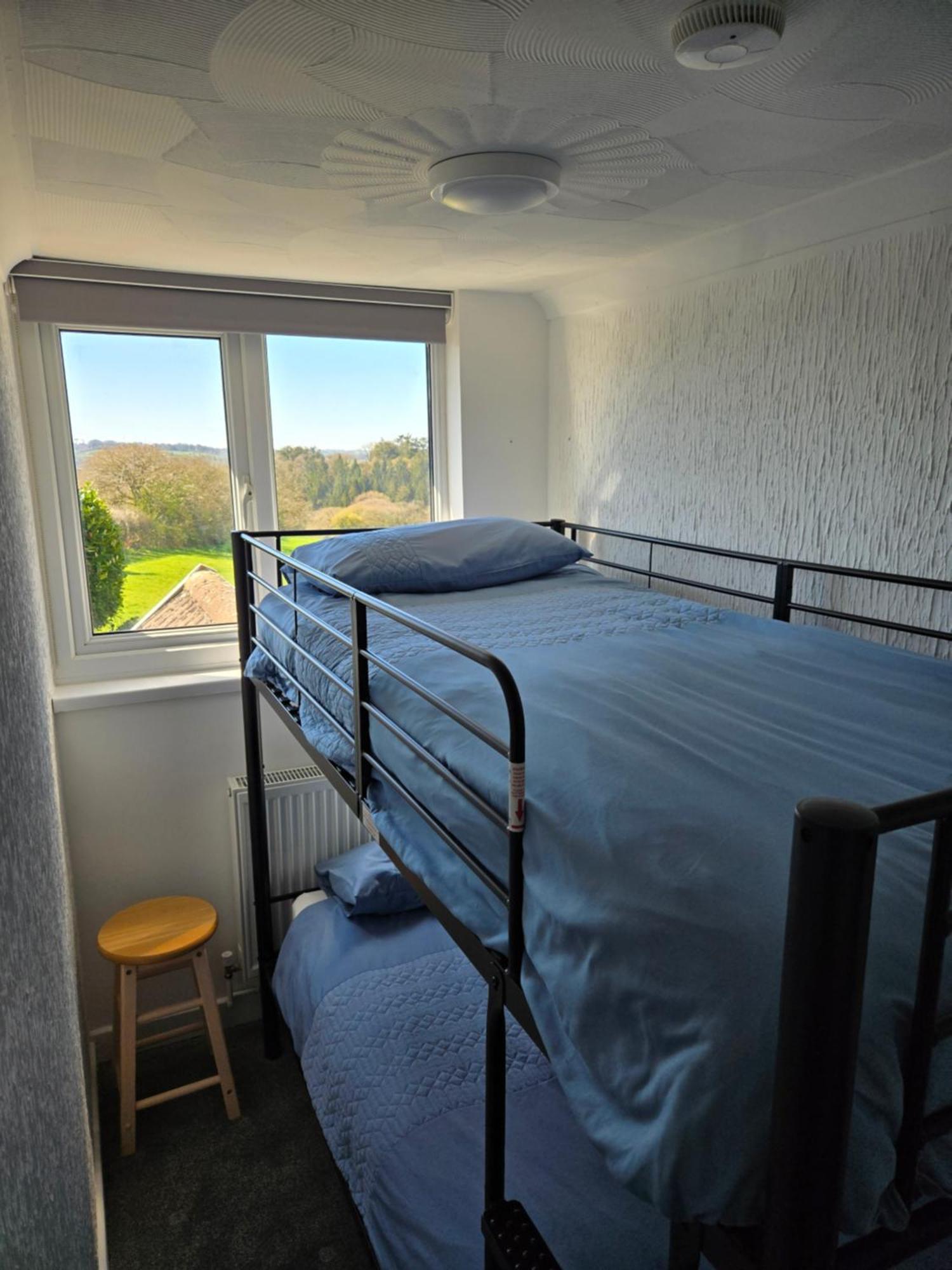 Beautiful Apartment With Private Pool Near Tenby Kilgetty Exterior photo