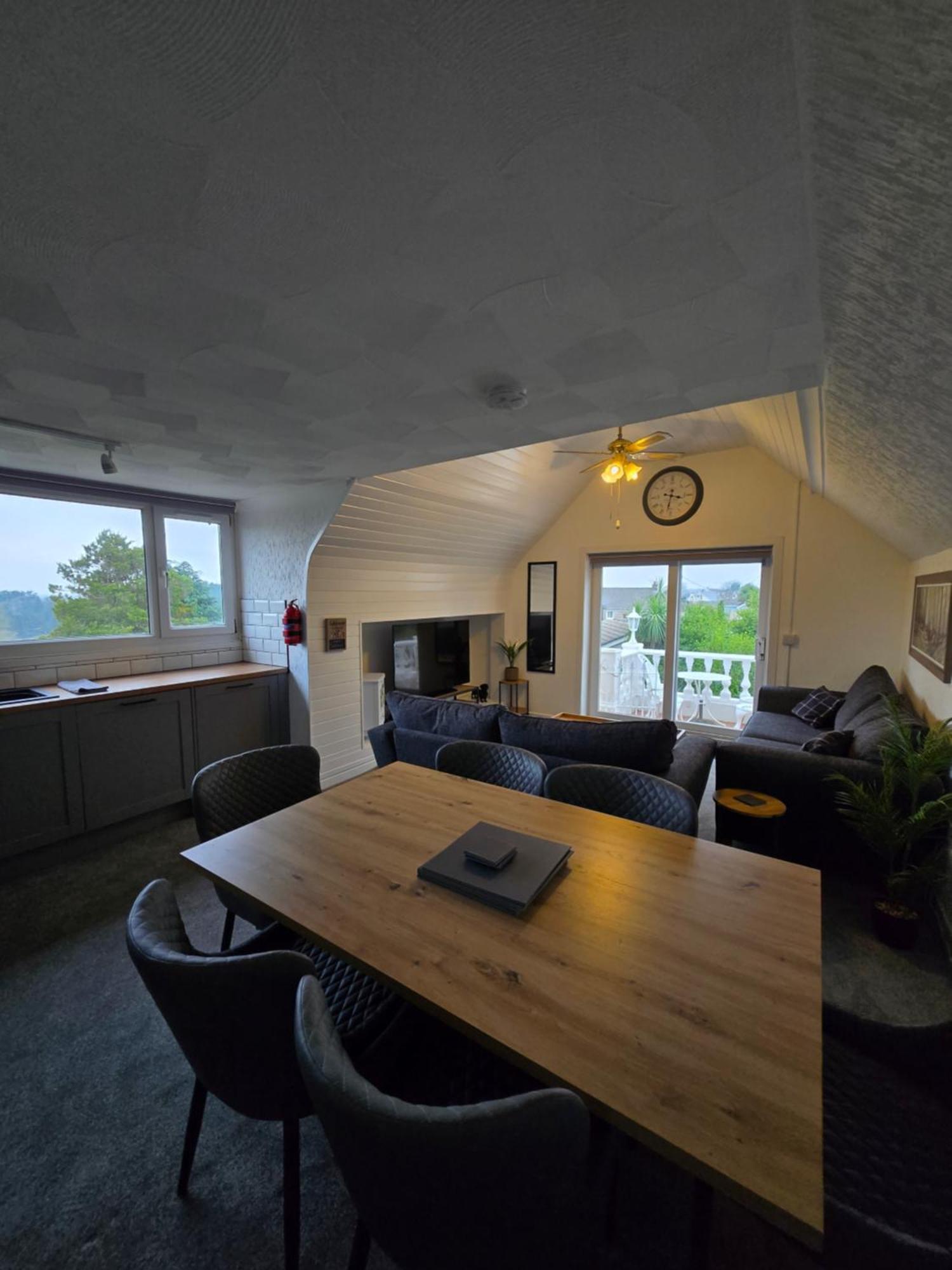 Beautiful Apartment With Private Pool Near Tenby Kilgetty Exterior photo