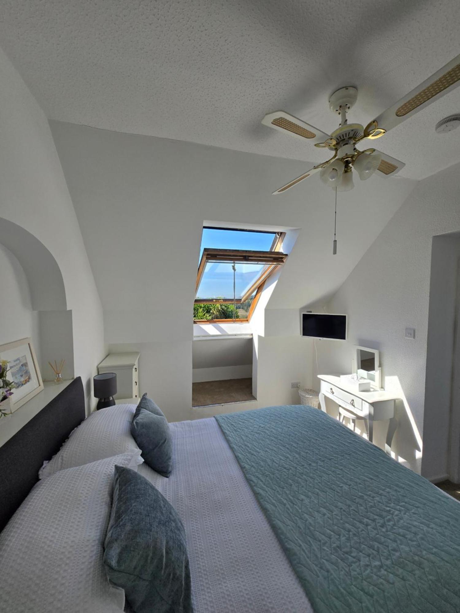 Beautiful Apartment With Private Pool Near Tenby Kilgetty Exterior photo